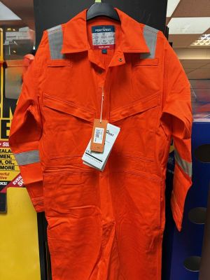 The Role of Flame‑Retardant Garments in Modern Industry